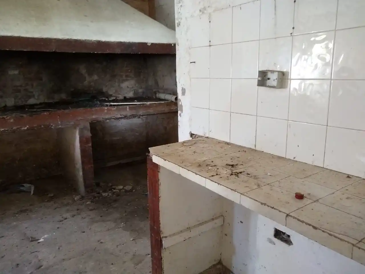 Sin concesión y en ruinas: Así está el camping en el Parque Unzué