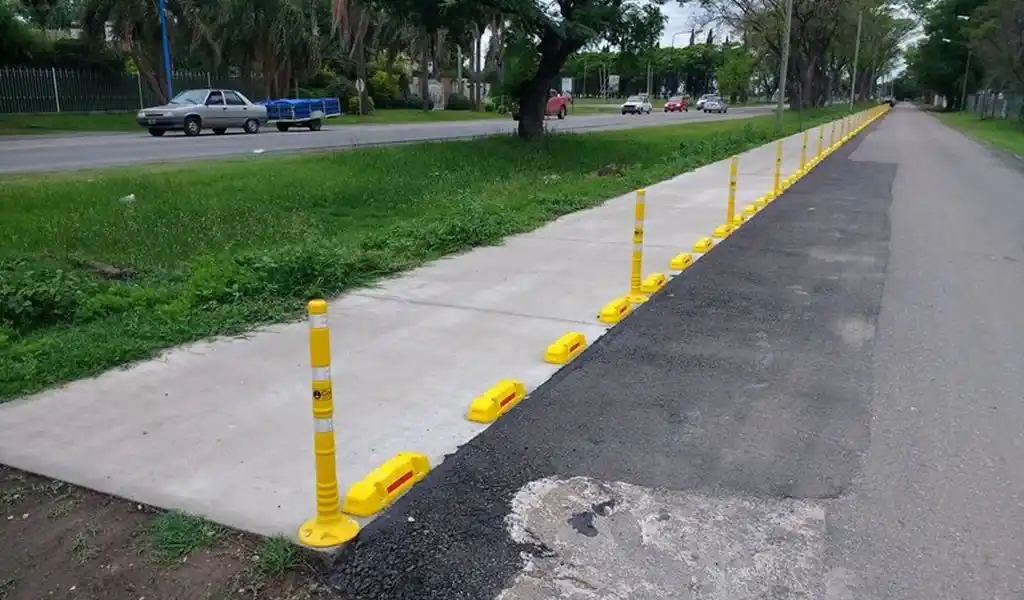 Con un arma blanca, la interceptaron en la ciclovía a Bella Italia y le arrebataron un bolso