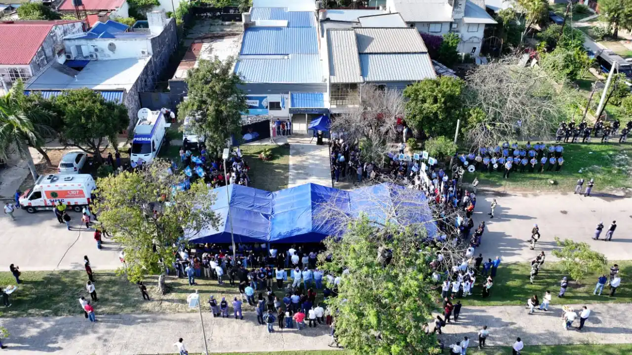 El Gobernador inauguró el centro de salud del barrio Villa Hermosa