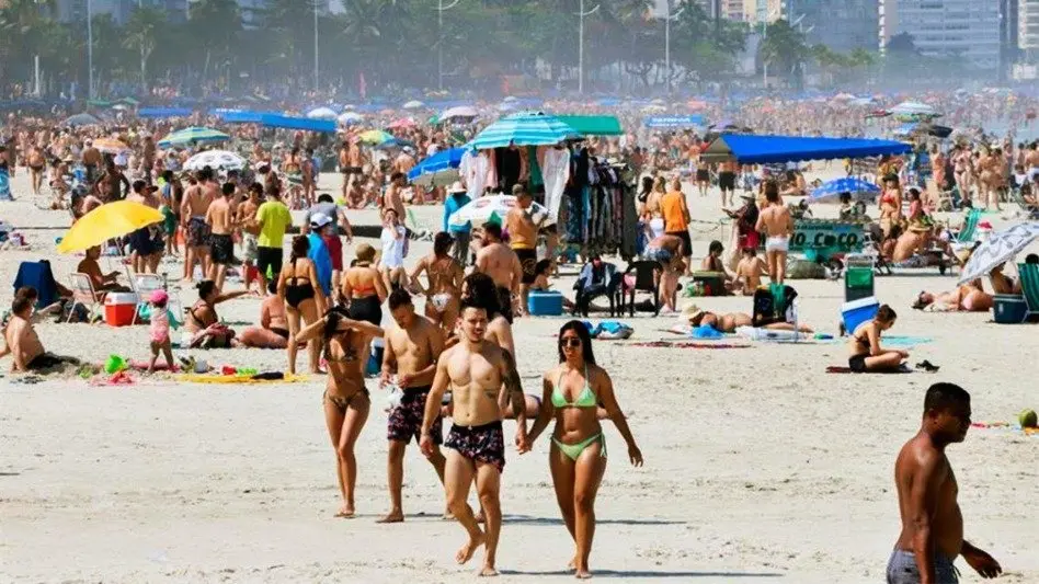 Brasil, colapsado por el coronavirus: prohíben el uso de playas y los baños de mar en Río de Janeiro