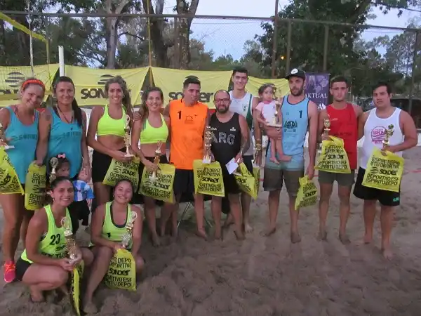 Beach Voley: se disputó un torneo de duplas en Papaya