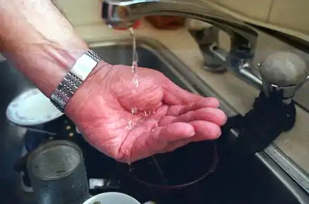 Reclamos por varios barrios de la ciudad sin agua 