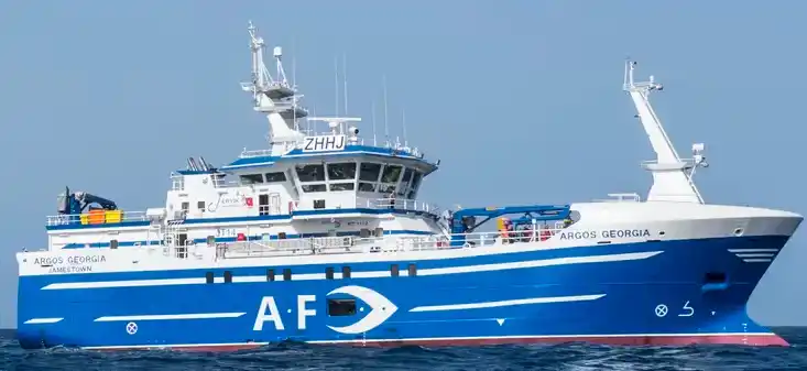 Vista del pesquero Argos Georgia, en el que iban 27 personas a bordo, entre ellos tripulantes españoles, que se ha hundido de madrugada en las Islas Malvinas. EFE
