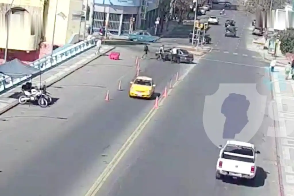 Córdoba: policías lograron salvarle la vida a un bebe que se ahogaba