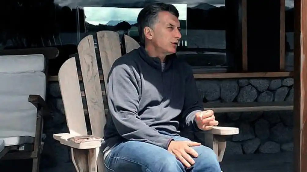 Macri recibe en Villa La Angostura al gobernador neuquino, Omar Gutiérrez