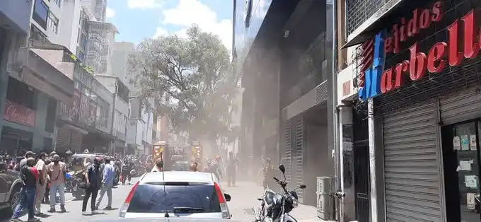 Incendio se reporta en la sede el Ministerio Público en esquina Ferrenquin, Caracas
