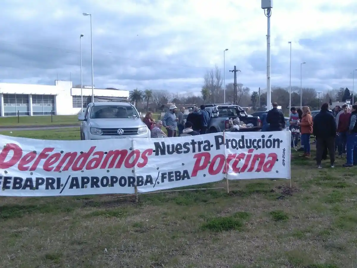 Chacabuco: Productores porcinos protestaron en la Ruta 7