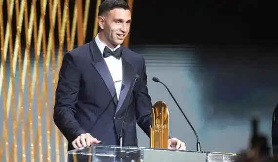 Histórico: Dibu Martínez ganó el Premio Yashin por segundo año consecutivo