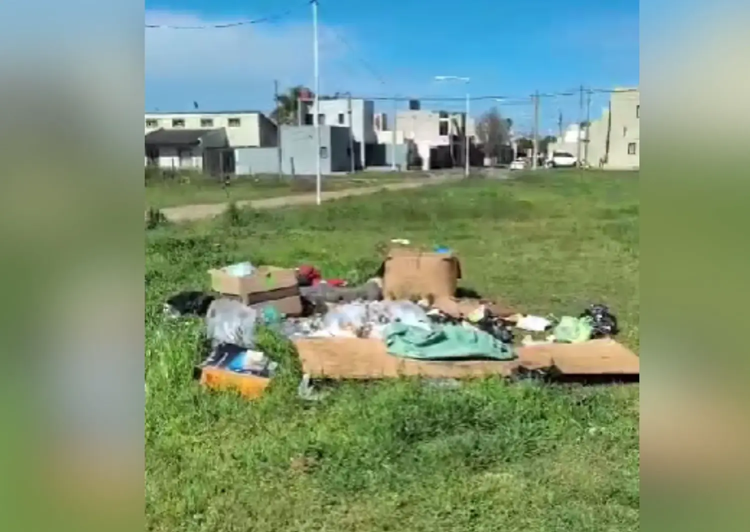 Reclamo por basura tirada en Rafael Obligado: "Es donde se realizan los circos y parques"
