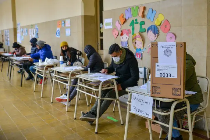 Confirman que personas contagiadas o aisladas podrán ir a votar pero quedan eximidas de la obligatoriedad