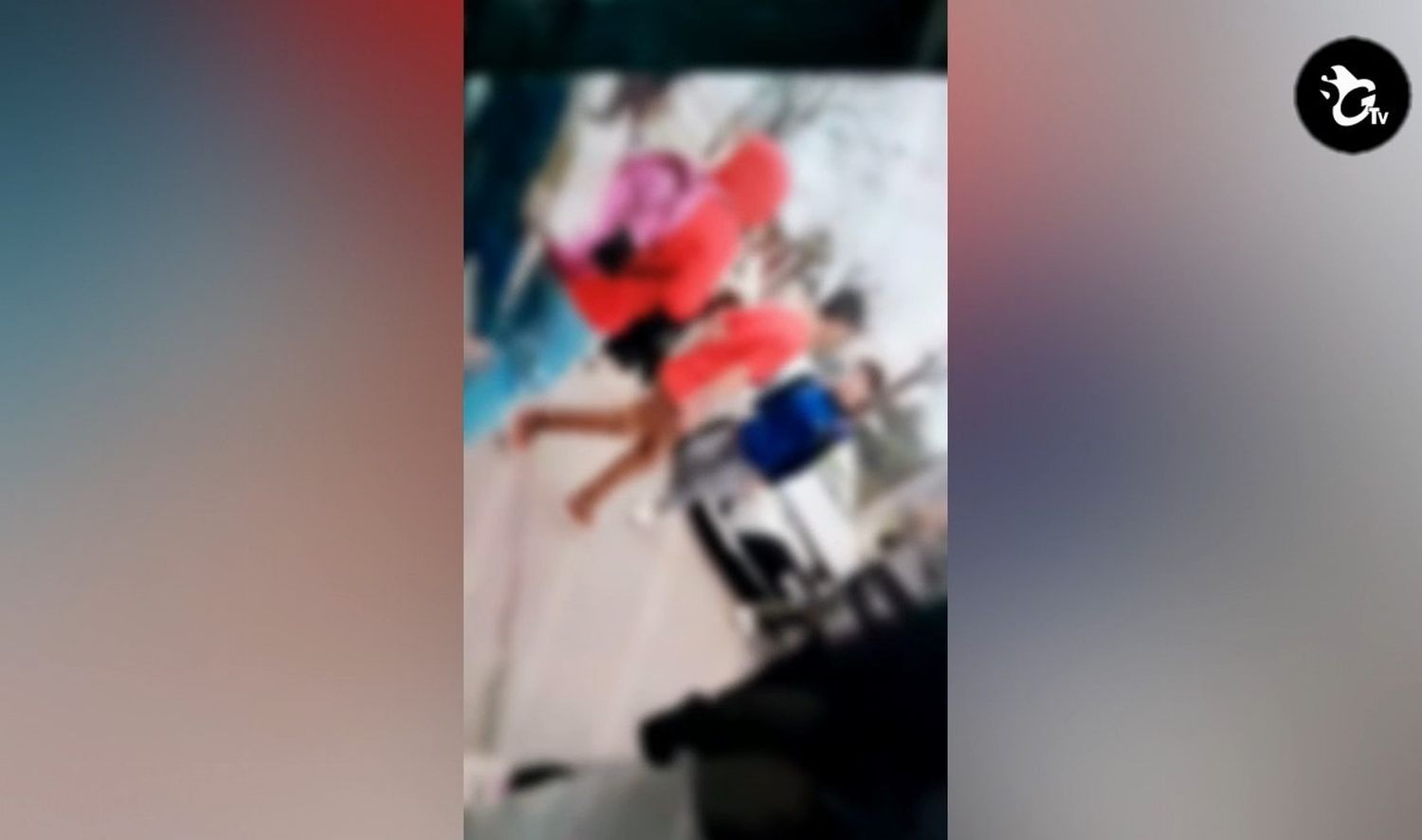 [VIDEO] Alertan por peleas a la salida de la escuela 7: "Andan con palos, cuchillos y hasta con armas"
