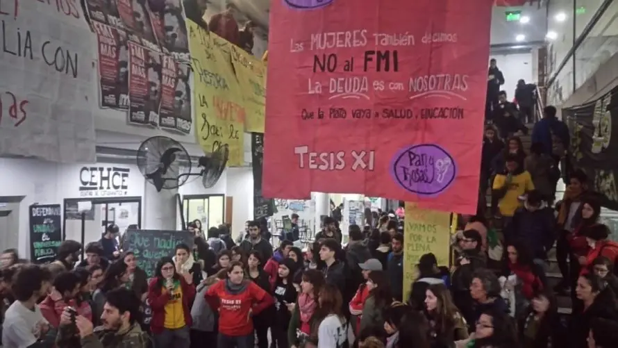 Estudiantes platenses tomarán facultades durante el debate por el aborto