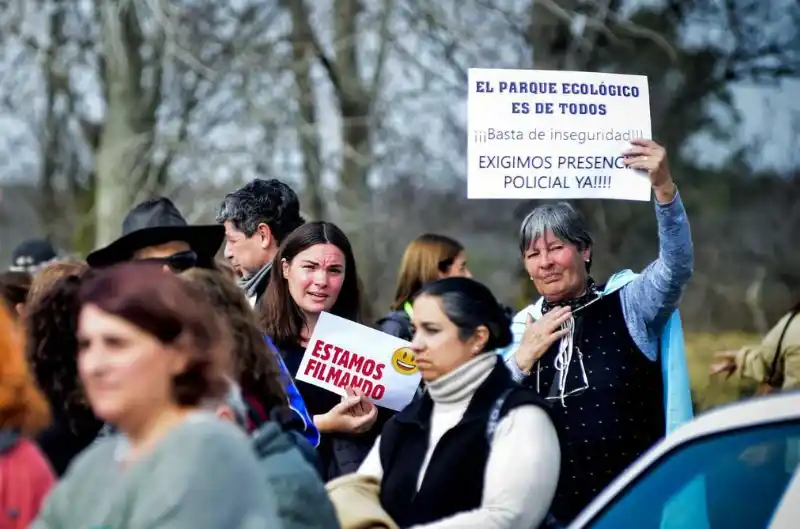 Vecinos marcharon en La Plata tras una violación y un robo en el Parque Ecológico Municipal