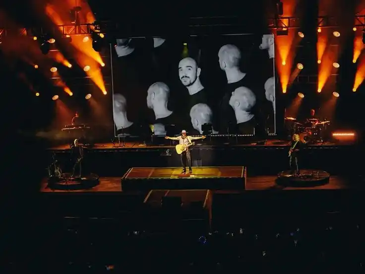 Abel subió al escenario del Anfiteatro Municipal de Rosario para brindar un show histórico.