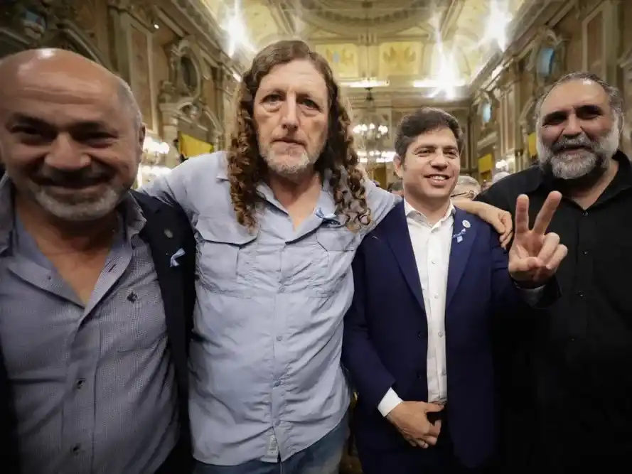 Axel Kicillof junto a Roberto Baradel y Oscar “Colo” Isasi.