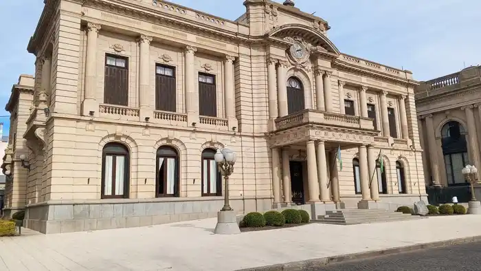 El Municipio compensó a un vecino por daños en su auto y el monto se aplicó a deudas municipales