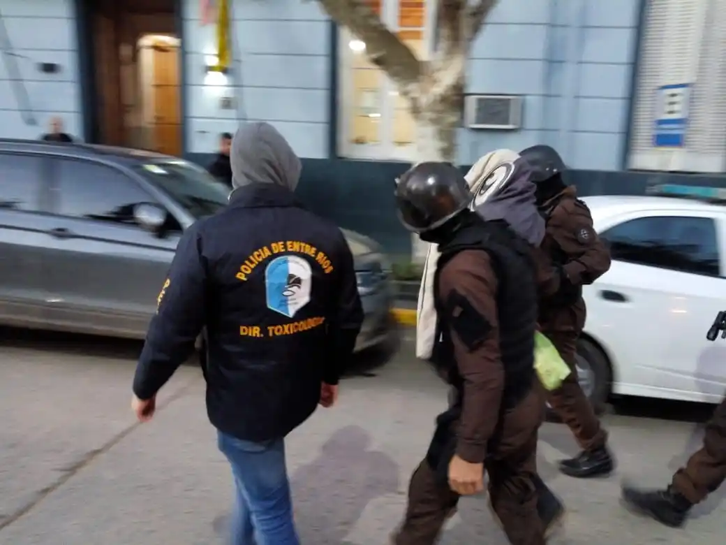 La Policía realizó allanamientos simultáneos en Paraná y Victoria