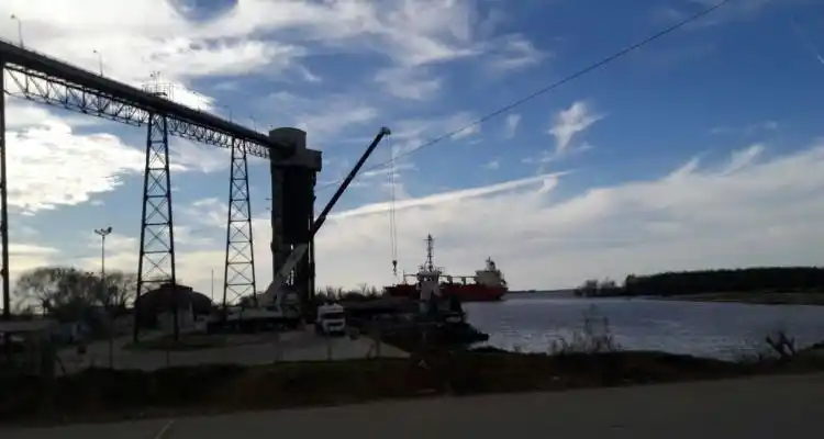 Sin parar de operar, el Puerto aguarda el subsidio que permita el Dragado de Emergencia