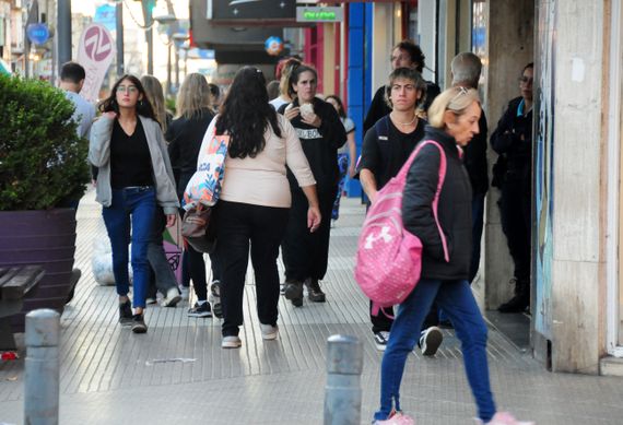 La suba del dólar, la incertidumbre de precios y paritarias que no alcanzan, condicionan la escena local