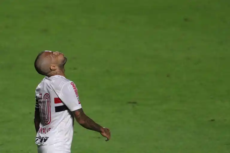 Dani Alves podría irse del San Pablo:¿viene a jugar en Boca?