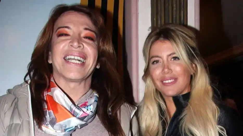 Lizy Tagliani y Wanda Nara revolucionaron la calle Corrientes