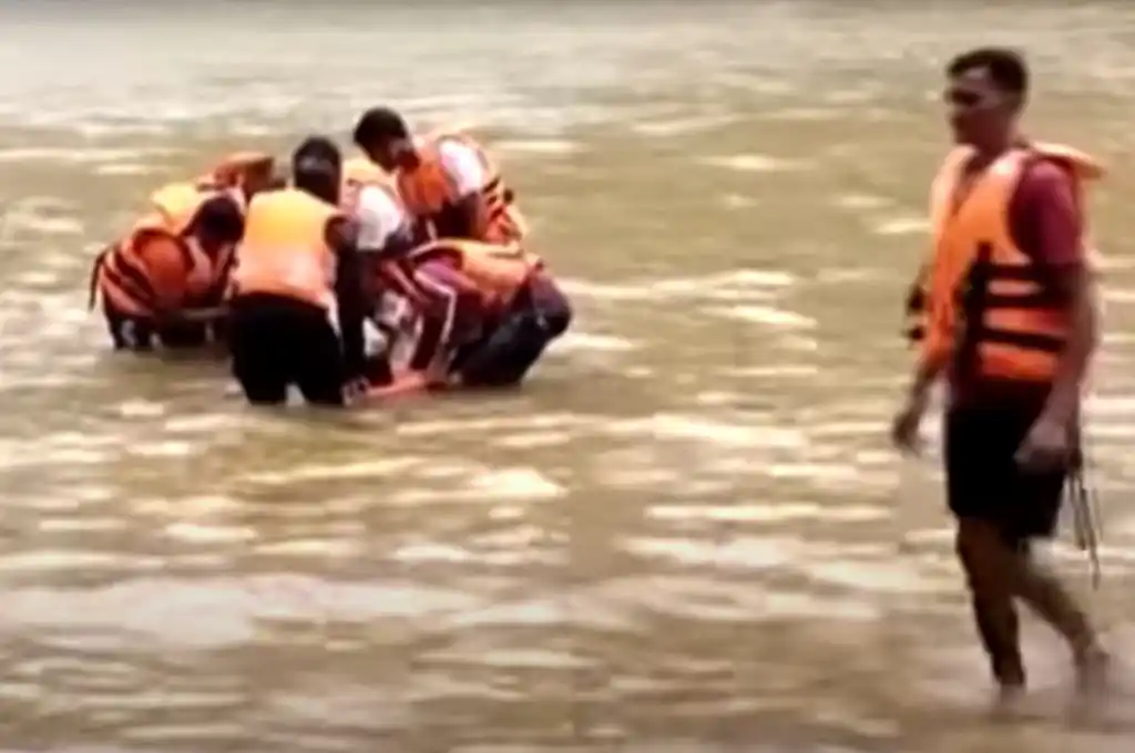 Por sacarse una selfi: mueren seis miembros de una familia en una cascada