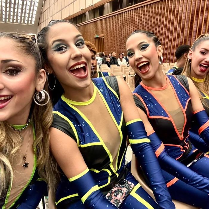 Lara y Dalma Acosta - Bailarinas rafaelinas | Fueron recibidas por el papa en el Vaticano - 2