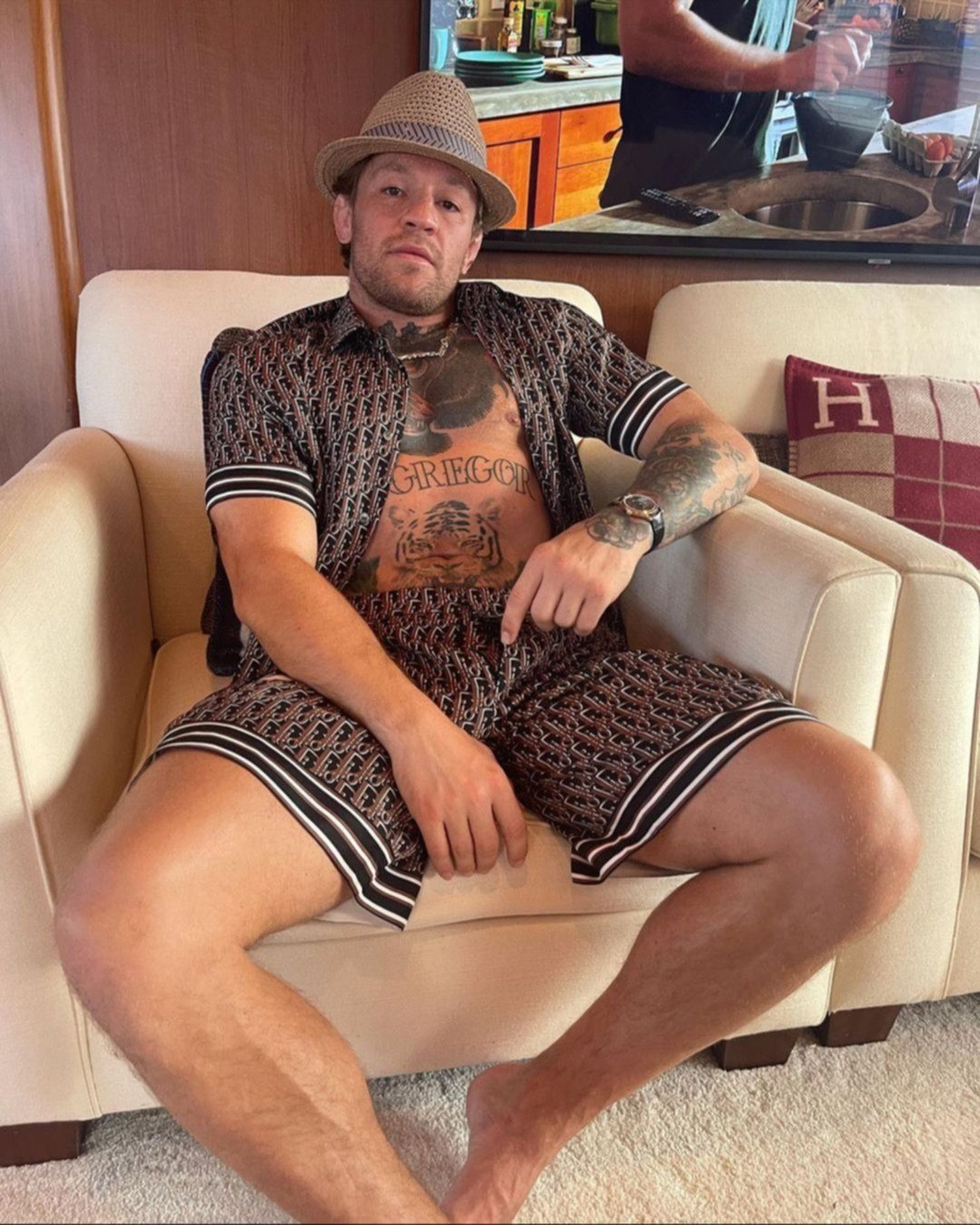 Conor McGregor presume su lujoso yate en unas vacaciones en familia