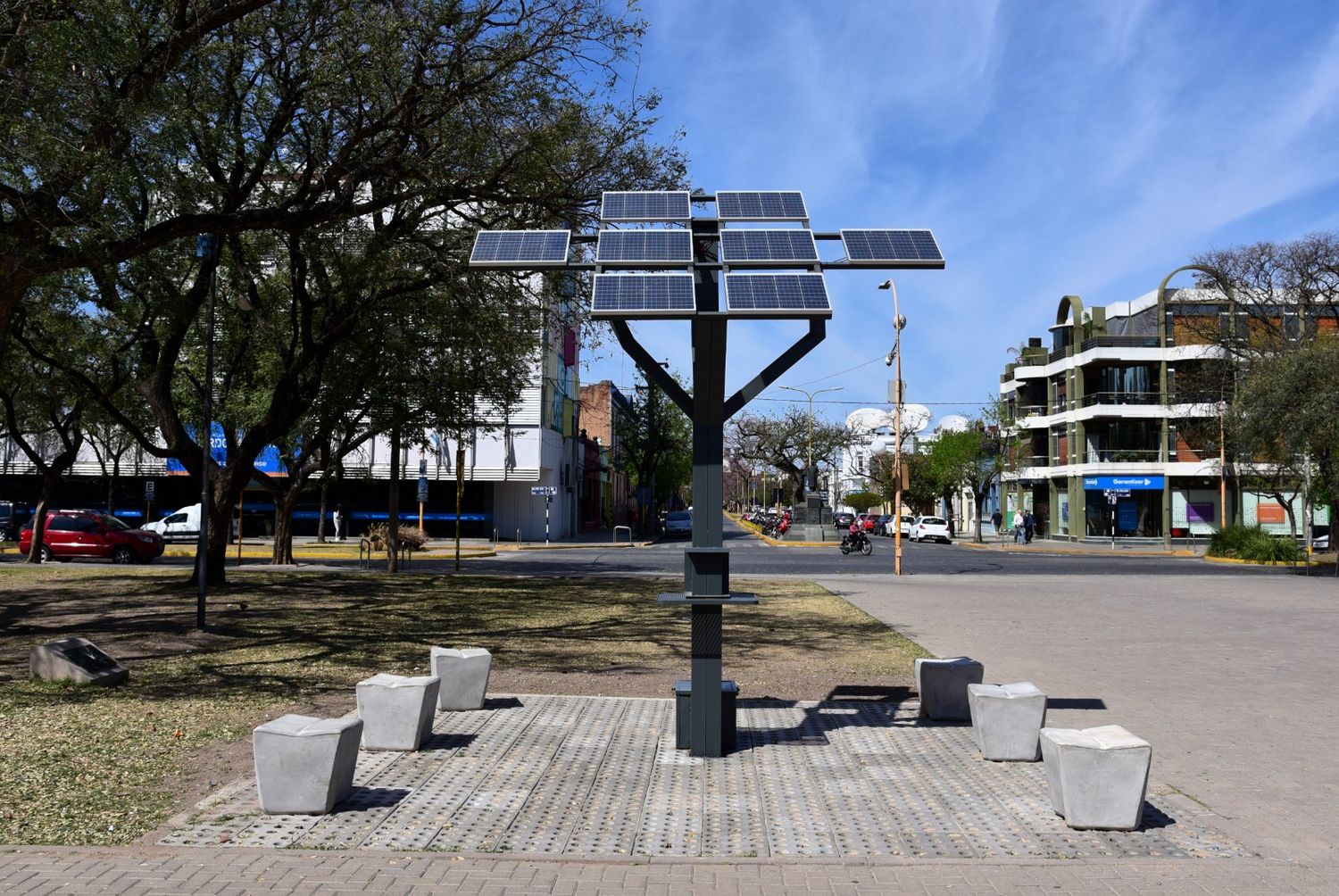 San Francisco inauguró su primer árbol solar