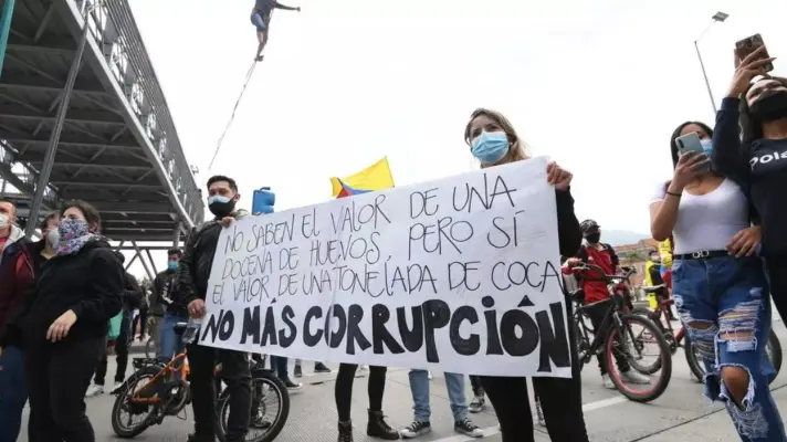 VAN 5 DÍAS DE DISTURBIOS: reportan 17  fallecidos y 800 heridos en protestas contra la reforma tributaria de Colombia