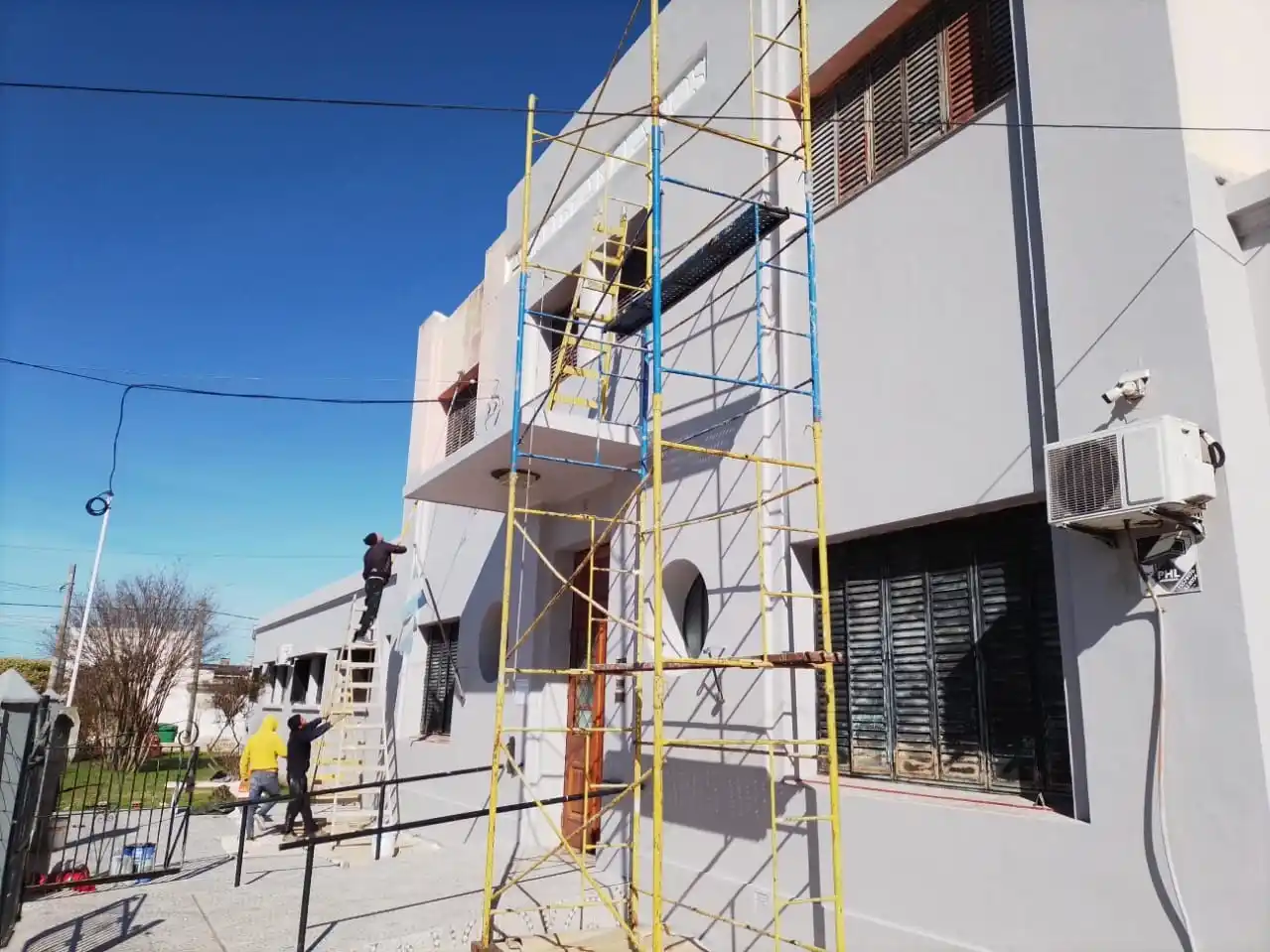 Se pintarán los sectores externos e internos del edificio.