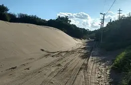 Y el médano sigue avanzando…