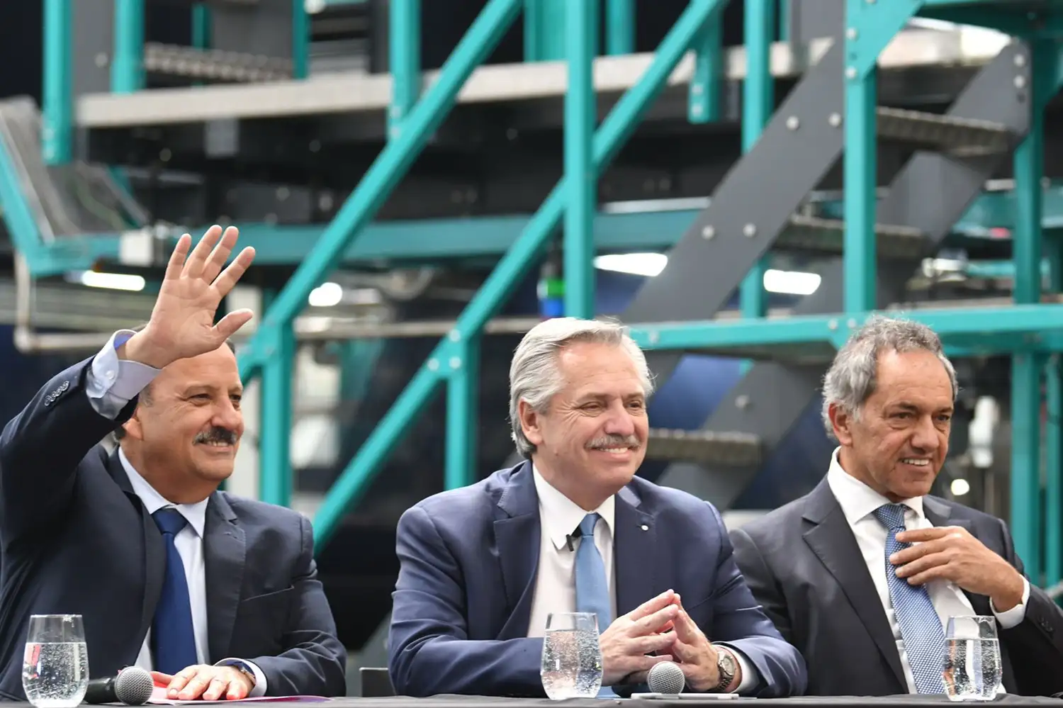 Ricardo Quintela, Alberto Fernández y Daniel Scioli.