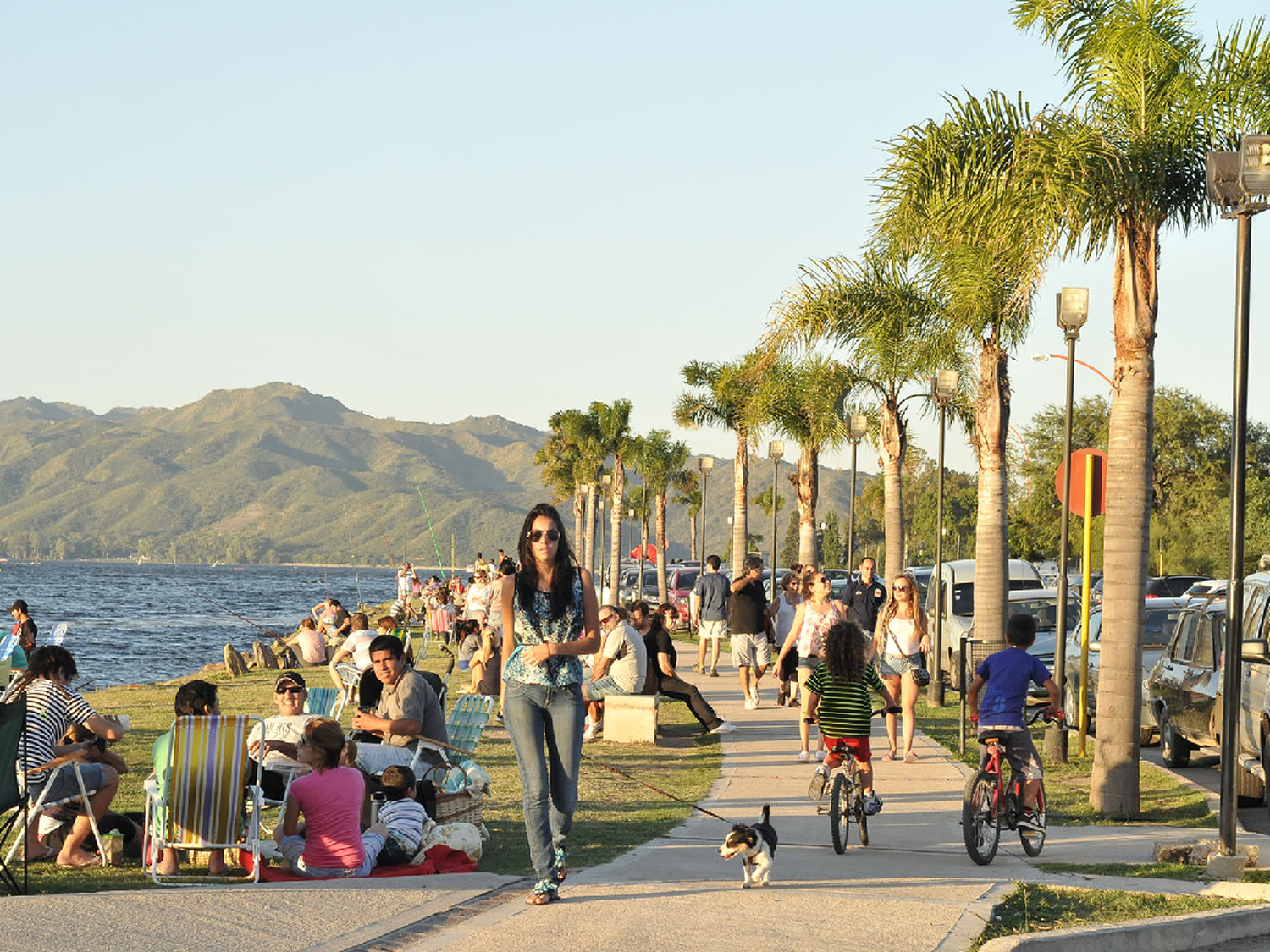 Calculan que un millón de turistas se movilizaron este fin de semana largo en el país  