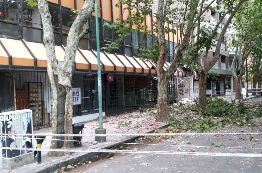 Derrumbe en el centro: "Esto se cayó por un vicio en la construcción"