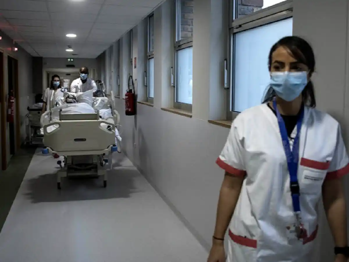 OMS: la variante Ómicron avanza "a un ritmo no visto con ninguna otra"