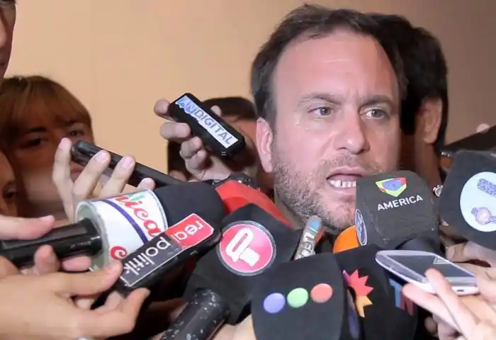Astilleros: la Provincia le apuntó a Secco, quien respondió que no les tiene miedo