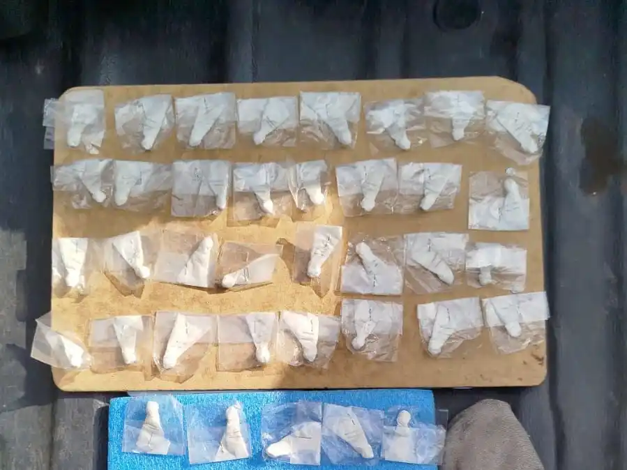 Detuvieron con múltiples dosis de droga a un hombre y una mujer en la zona sur.