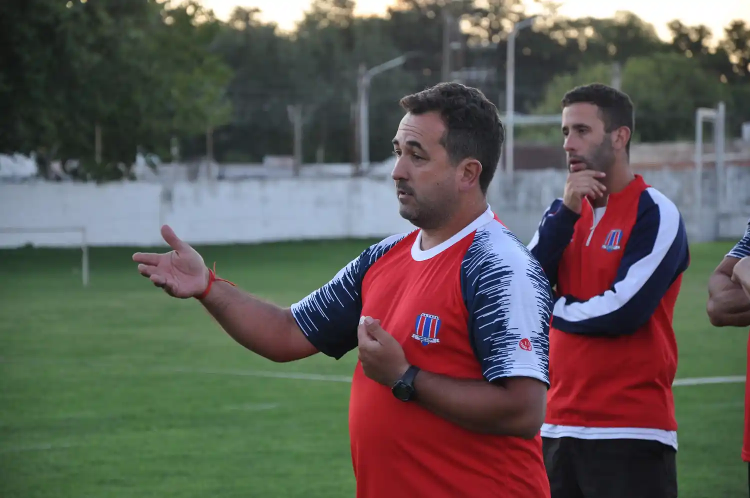 Eduardo Díaz junto a su cuerpo técnico.
