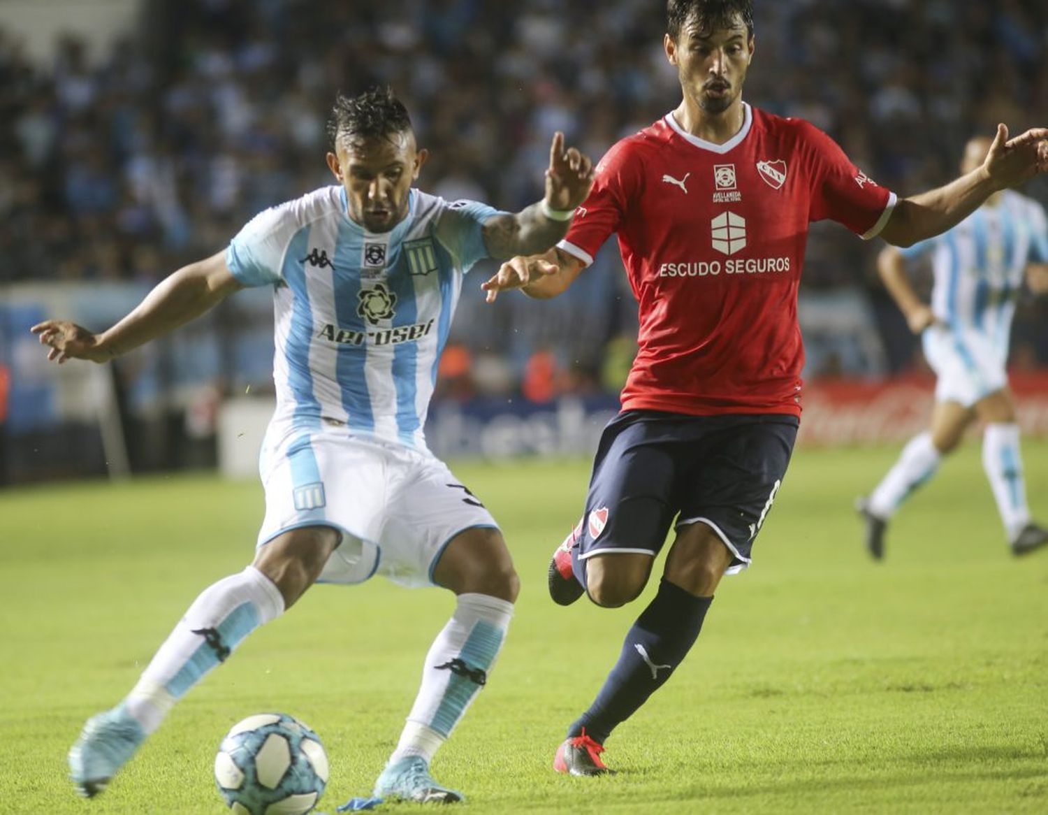 Racing quiere extender su momento de alegría
