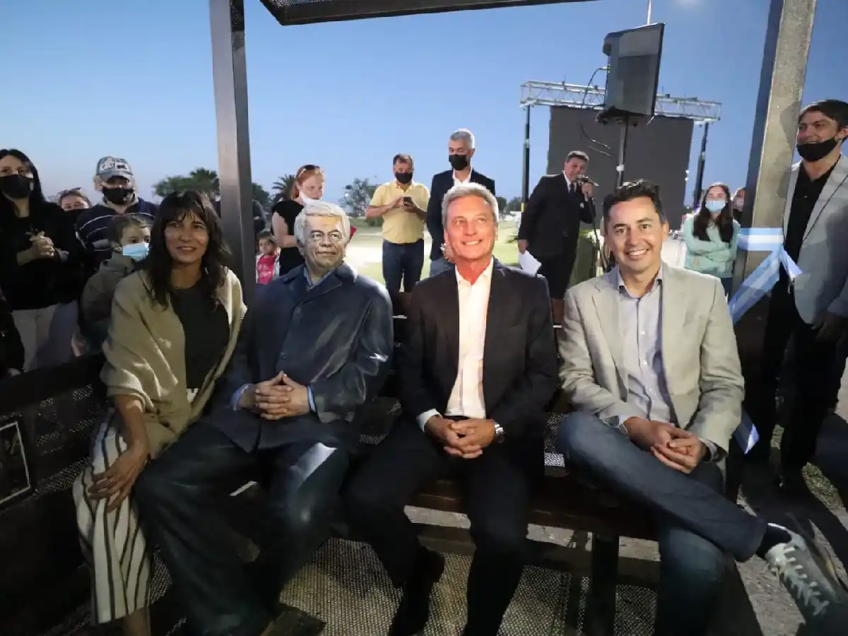 Miramar rindió  homenaje al gobernador  José Manuel de la Sota
