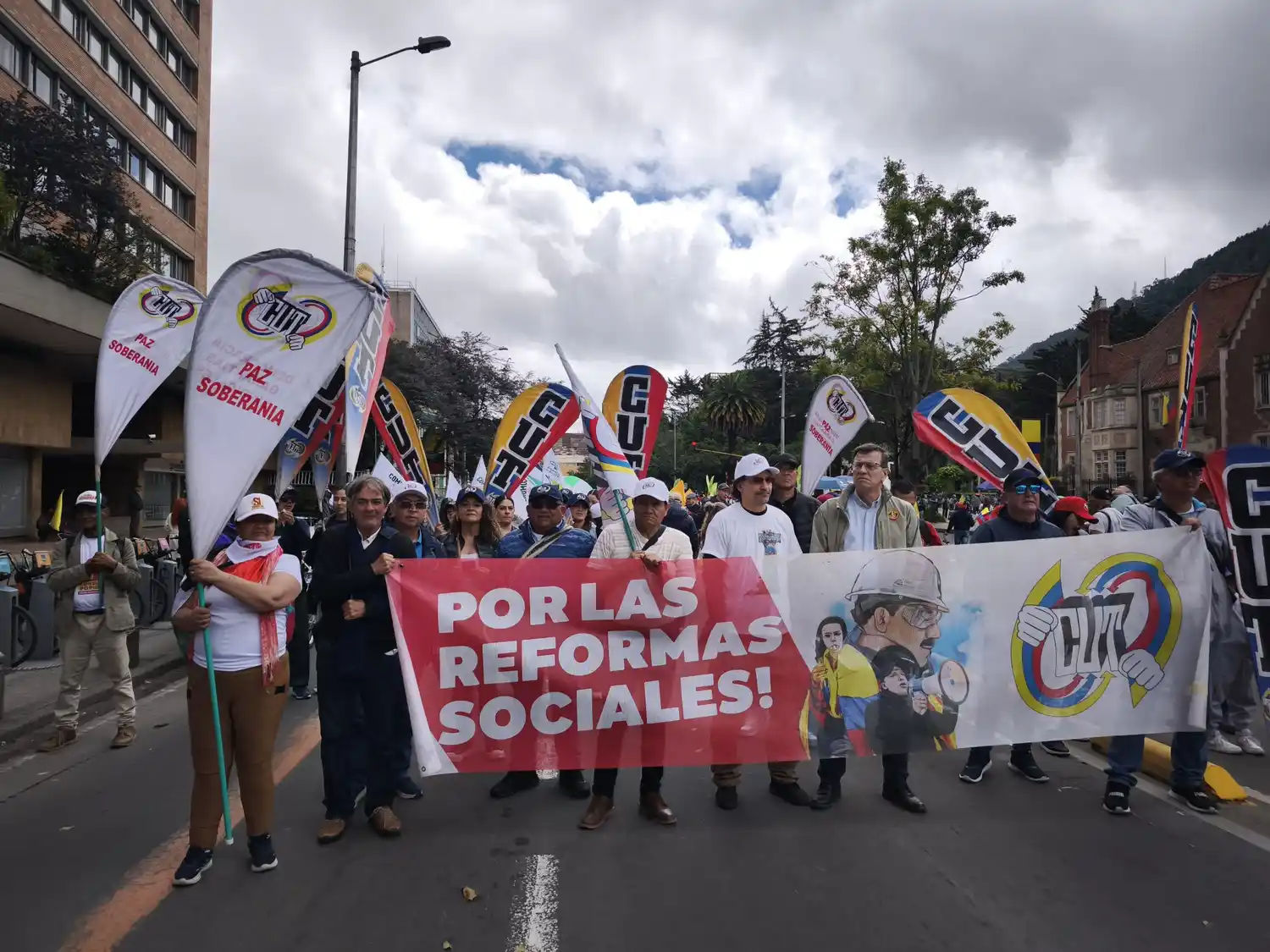 Colombia: dos días de paro nacional en respaldo a reforma laboral mientras Congreso decidirá su futuro