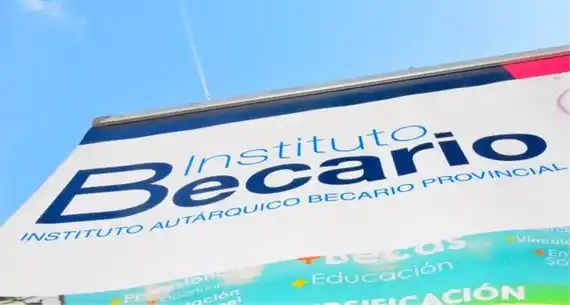 Con un nuevo aumento, se inicia este miércoles el pago de becas a estudiantes secundarios