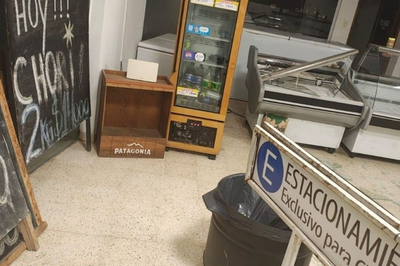 Robo millonario en una carnicería de Santa Fe: rompieron la puerta y saquearon la caja