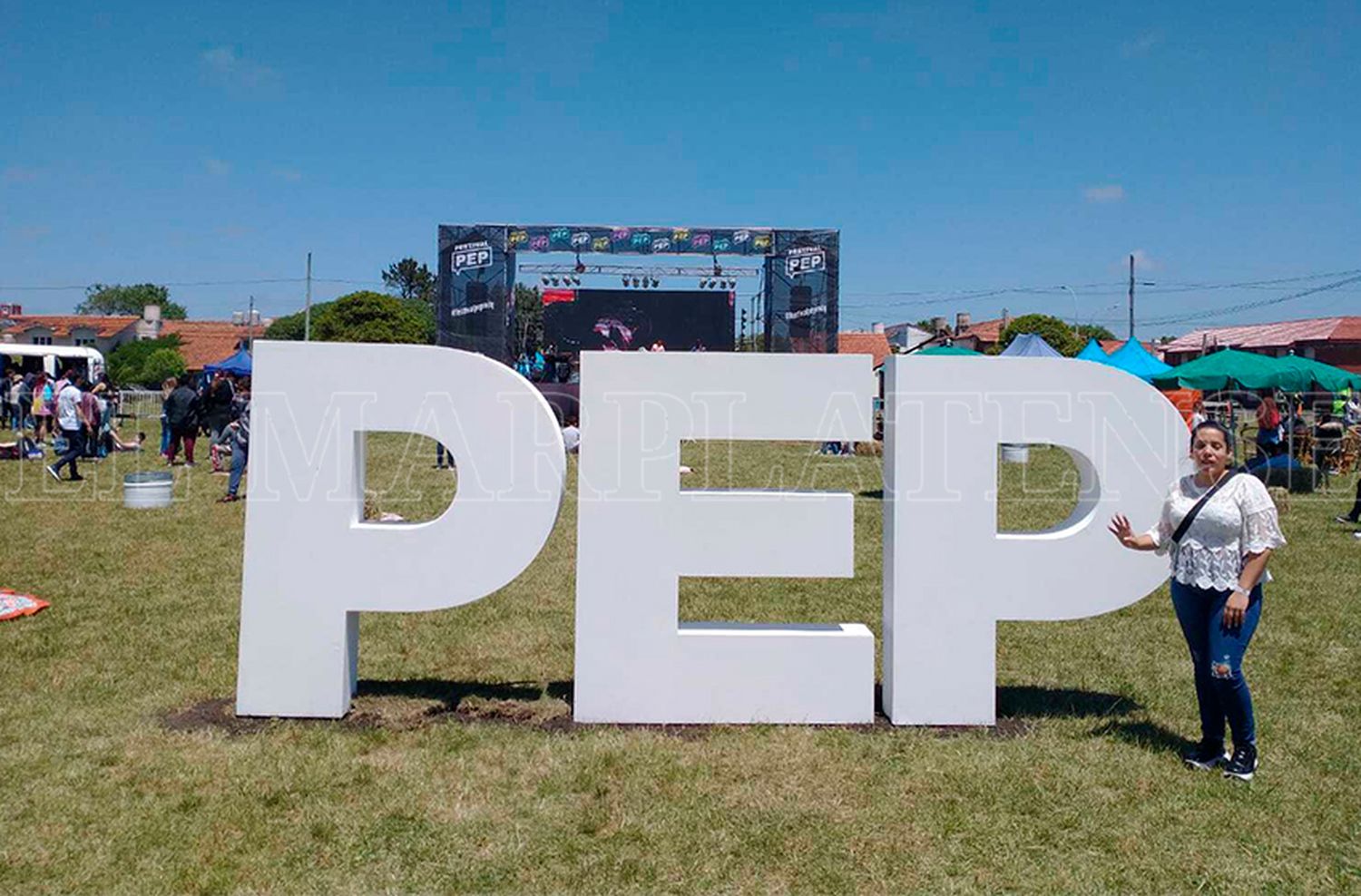 Tras el festival PEP, vecinos piden que se arregle la plaza en Parque Luro