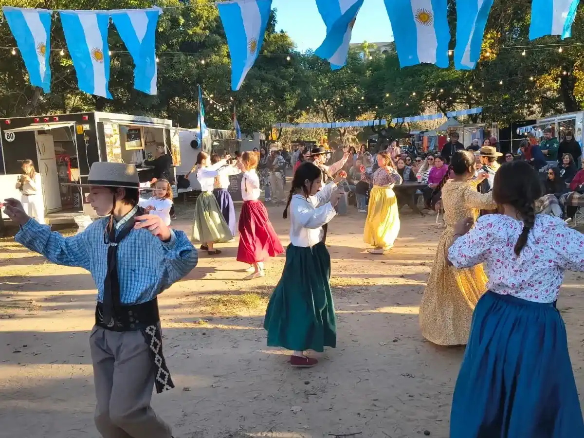 Danzas folklóricas, gastronomía y música conforman la segunda jornada de Peña Patria.