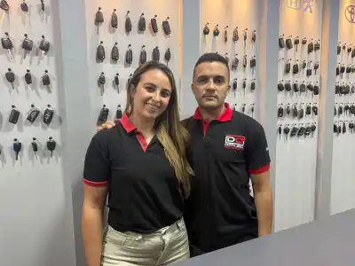 Diego y Agustina, dueños de la cerrajería "Don Quijote".