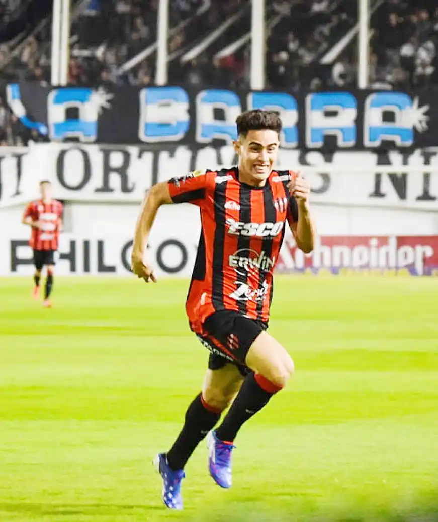 Sebastián Medina convirtió un
gol en la victoria de Patronato