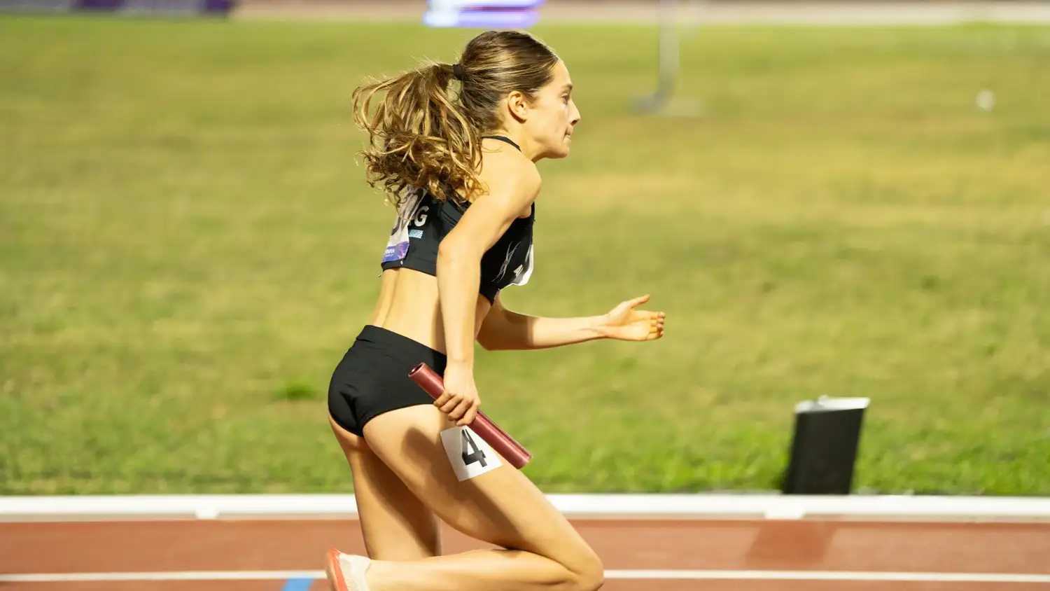 Juana Zuberbuhler en la posta 4x400 de Argentina. (Fotos: COA)
