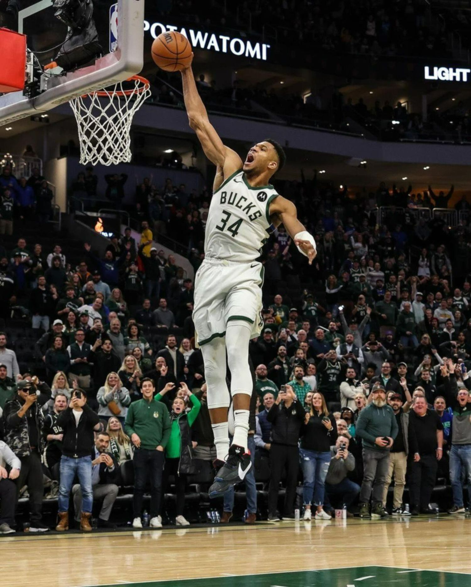 Así fue la inédita reacción de Giannis Antetoukounmpo en la NBA